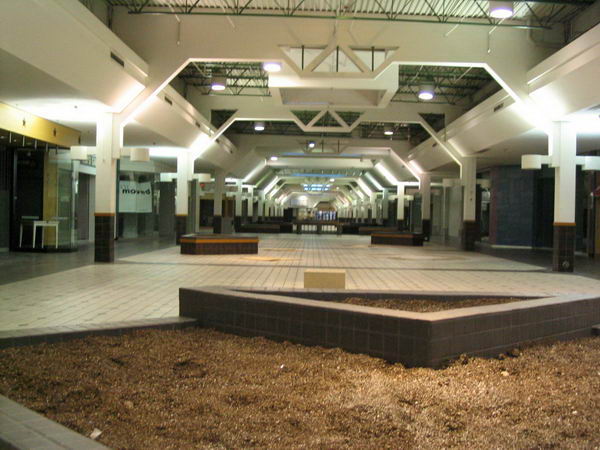 Wonderland Mall (Wonderland Shopping Center) - 2004 Photo (newer photo)